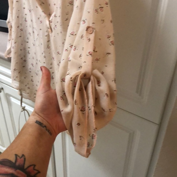 NWOT pink sheer shirt with roses - Picture 4 of 5